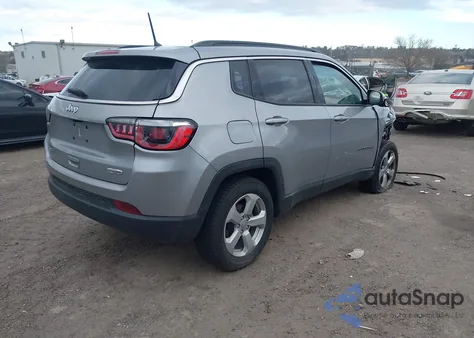 2018 Jeep Compass Latitude 4X4 z USA, uszkodzony, nr VIN 3C4NJDBB8JT423342
